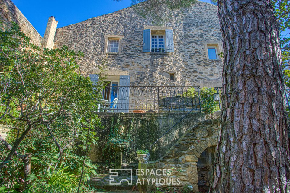 Elégante bastide de village et son jardin caché