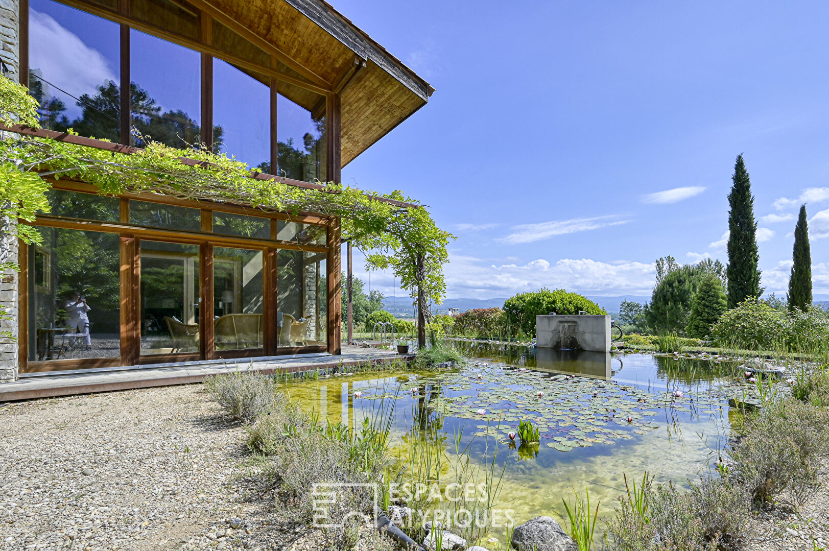 Exceptionnelle maison bioclimatique à la vue panoramique, avec bassin de nage