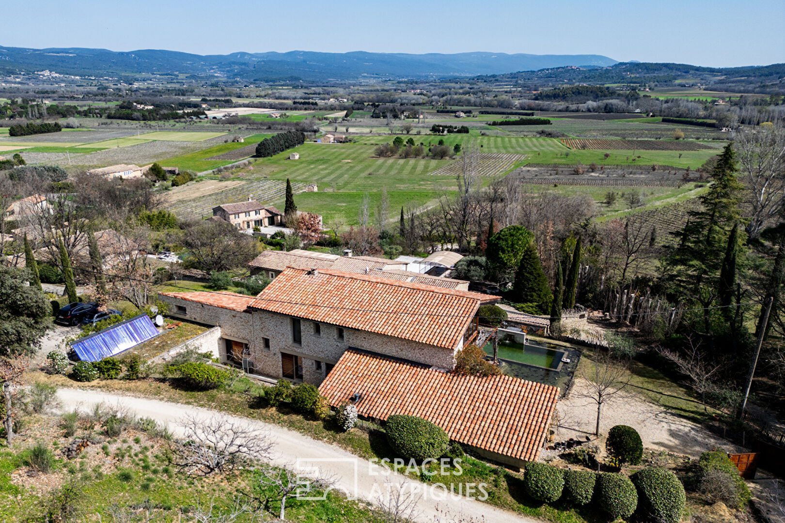 Exceptionnelle maison bioclimatique à la vue panoramique, avec bassin de nage