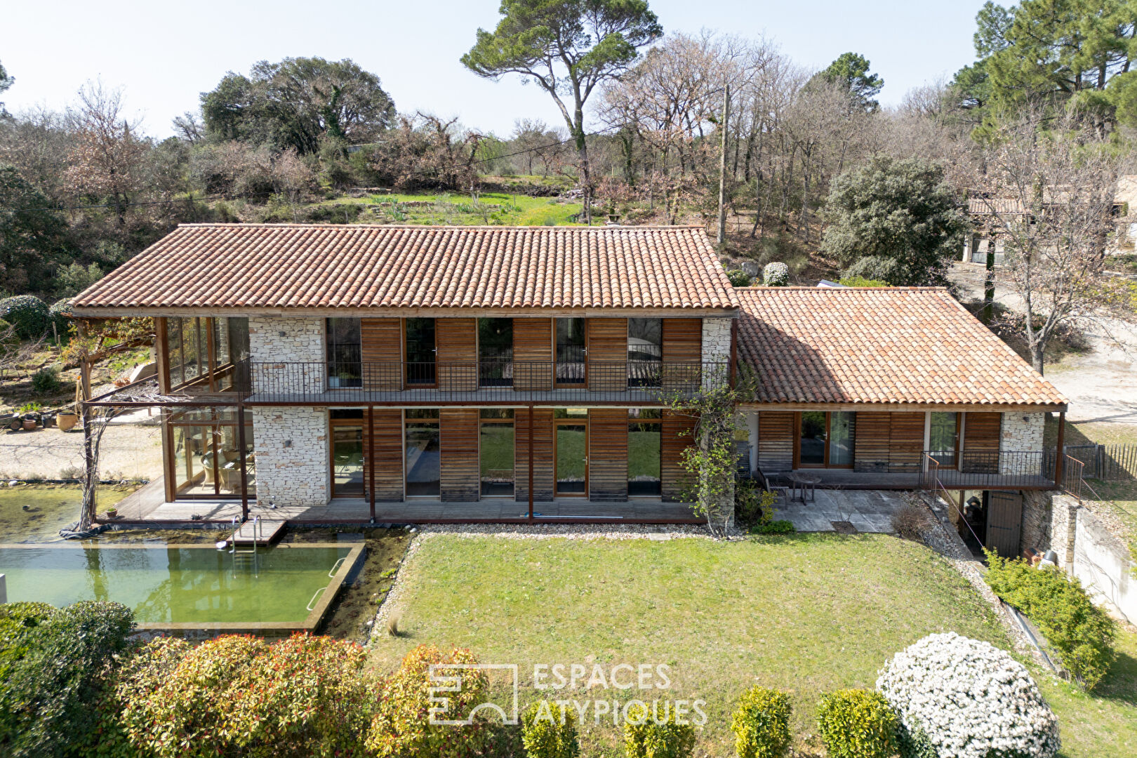 Exceptionnelle maison bioclimatique à la vue panoramique, avec bassin de nage