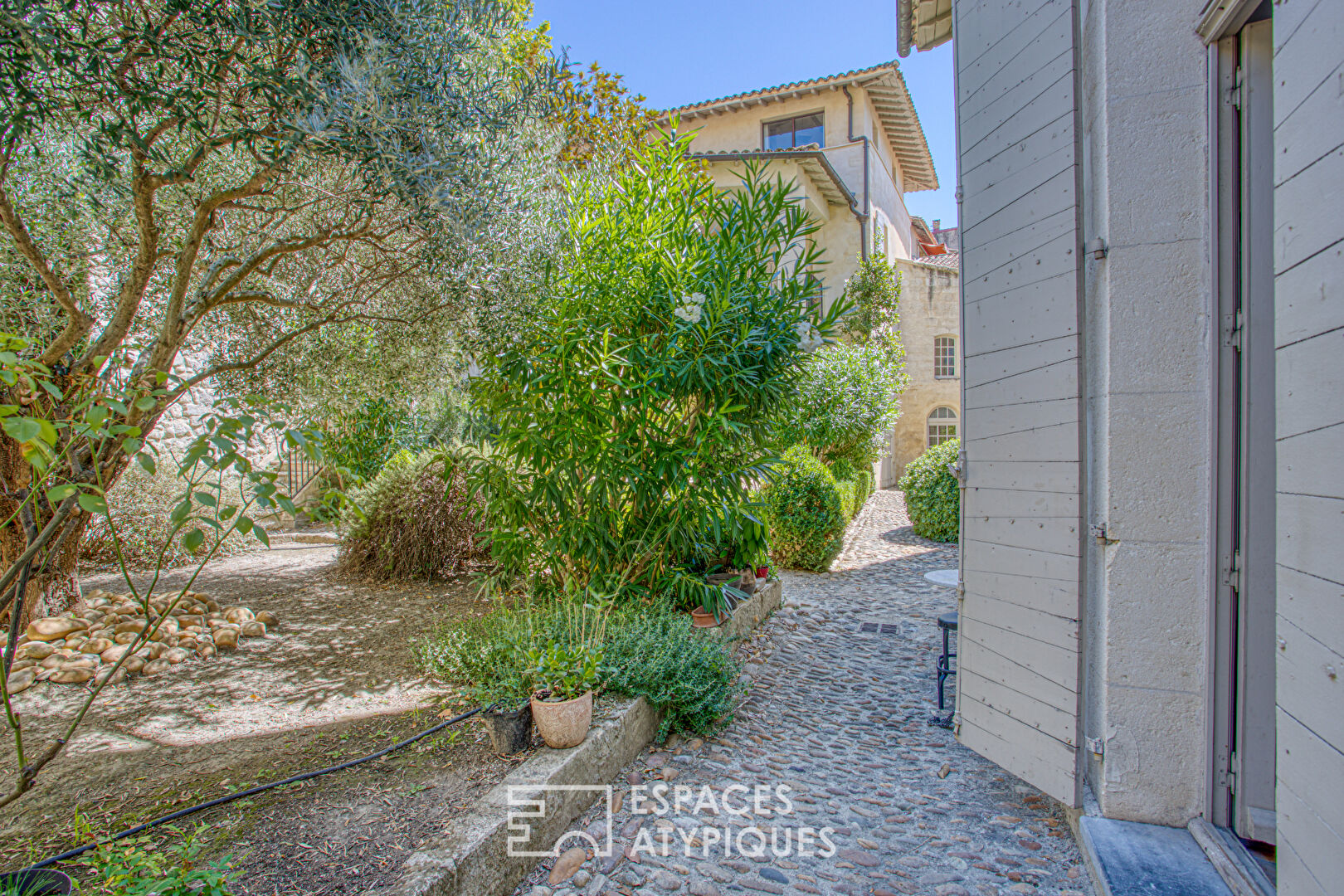 Charming apartment at the foot of the palace