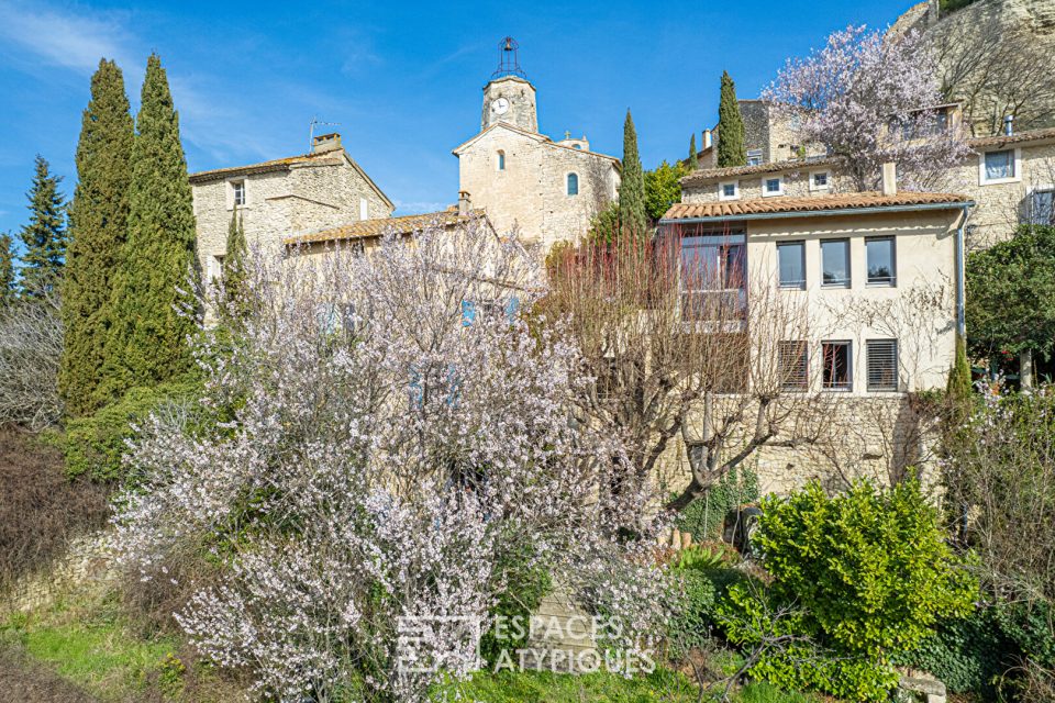 Maison ancienne et son extension contemporaine avec vue.