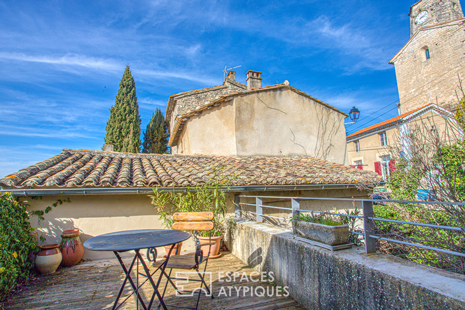 Old house and its contemporary extension with view.