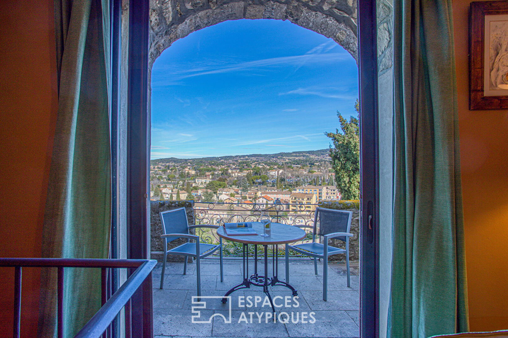 Stone house with panoramic view, charming setting in the heart of Vaison-la-Romaine