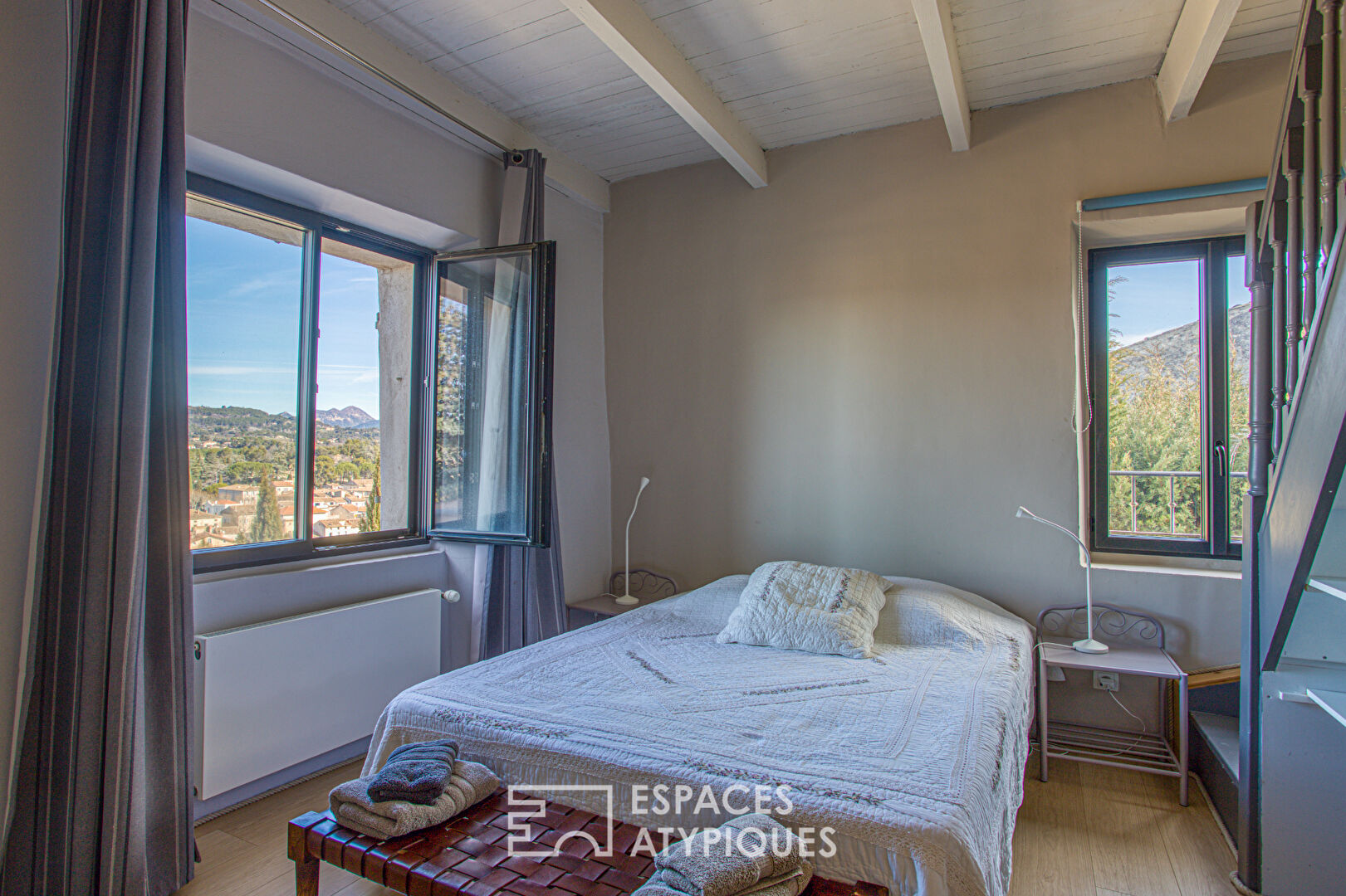 Stone house with panoramic view, charming setting in the heart of Vaison-la-Romaine