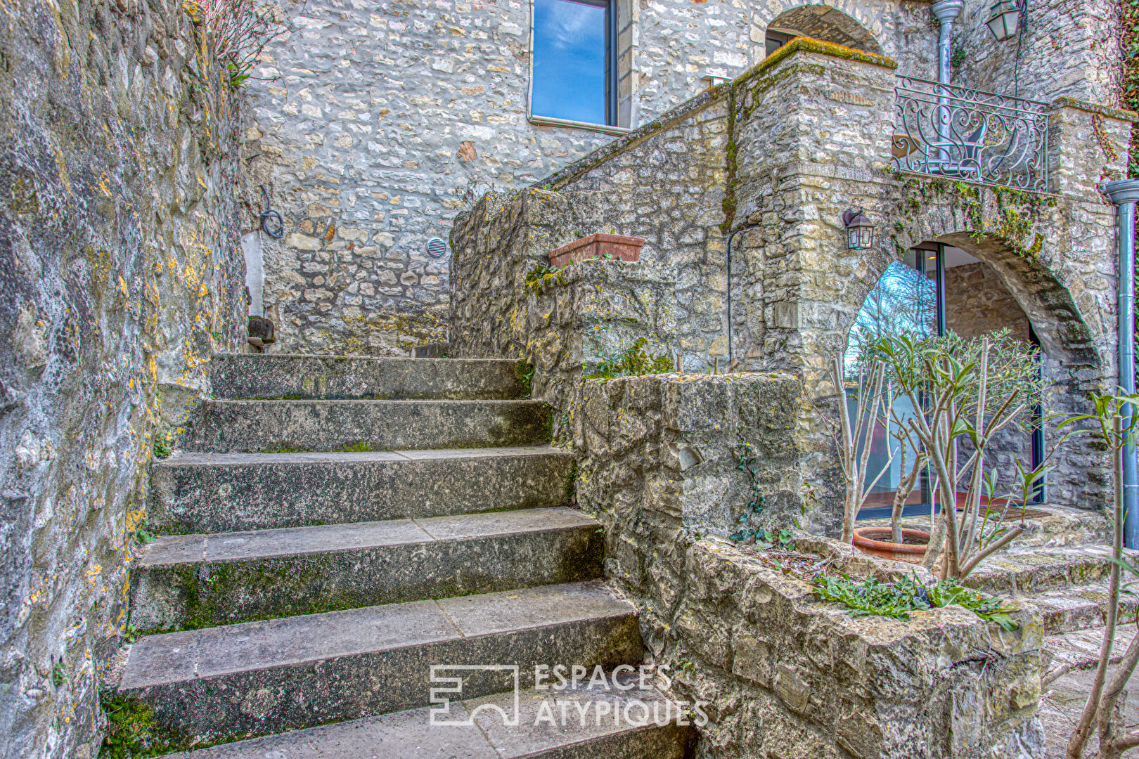 Stone house with panoramic view, charming setting in the heart of Vaison-la-Romaine