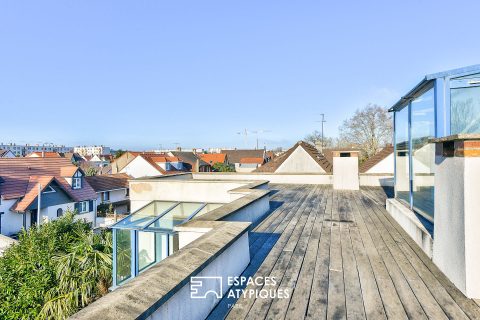 House with roof terrace near the banks of the Marne