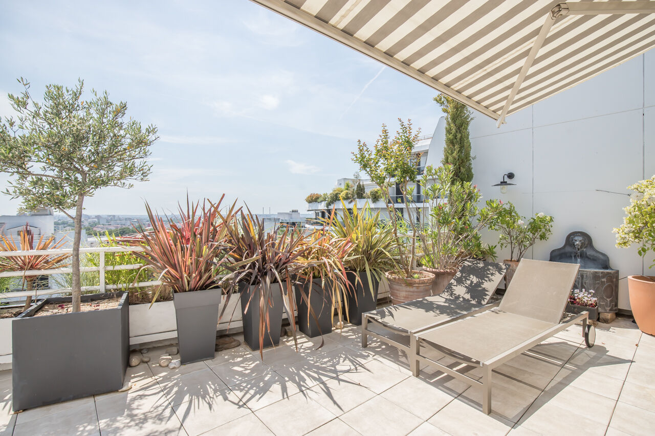 Roof top duplex with panoramic view