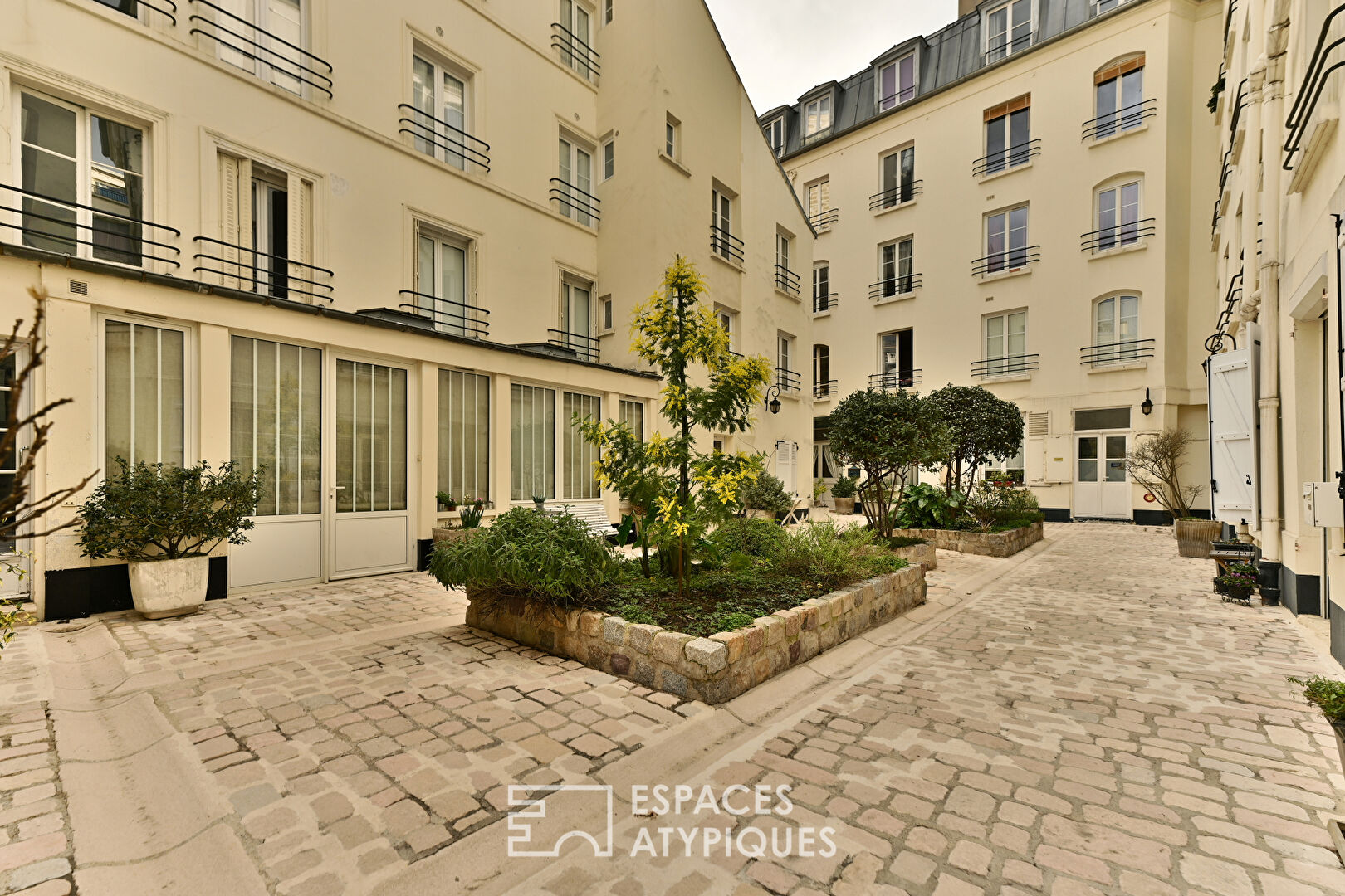 Gros-Caillou district, Invalides, duplex family apartment overlooking garden