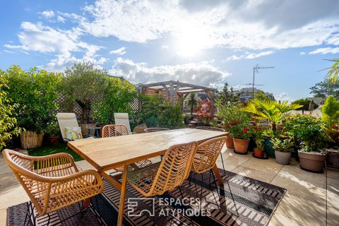 Dernier étage contemporain avec terrasse panoramique