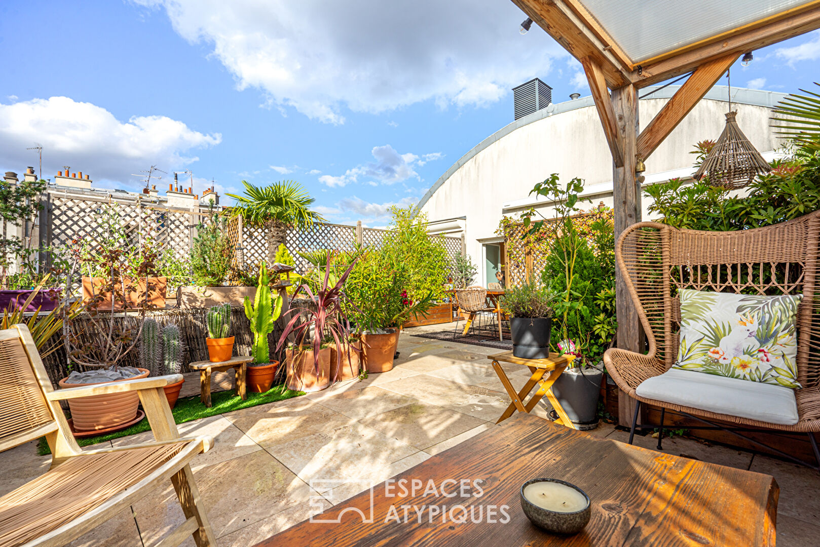 Contemporary top floor with panoramic terrace