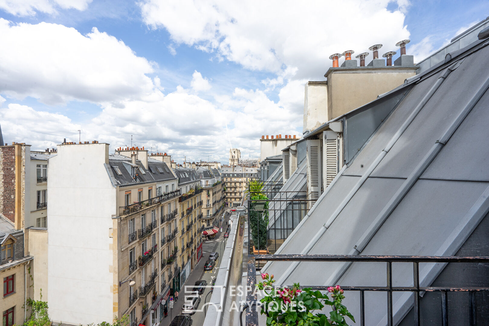 Quartier latin, Duplex au dernier étage avec terrasse vue Notre-Dame de Paris