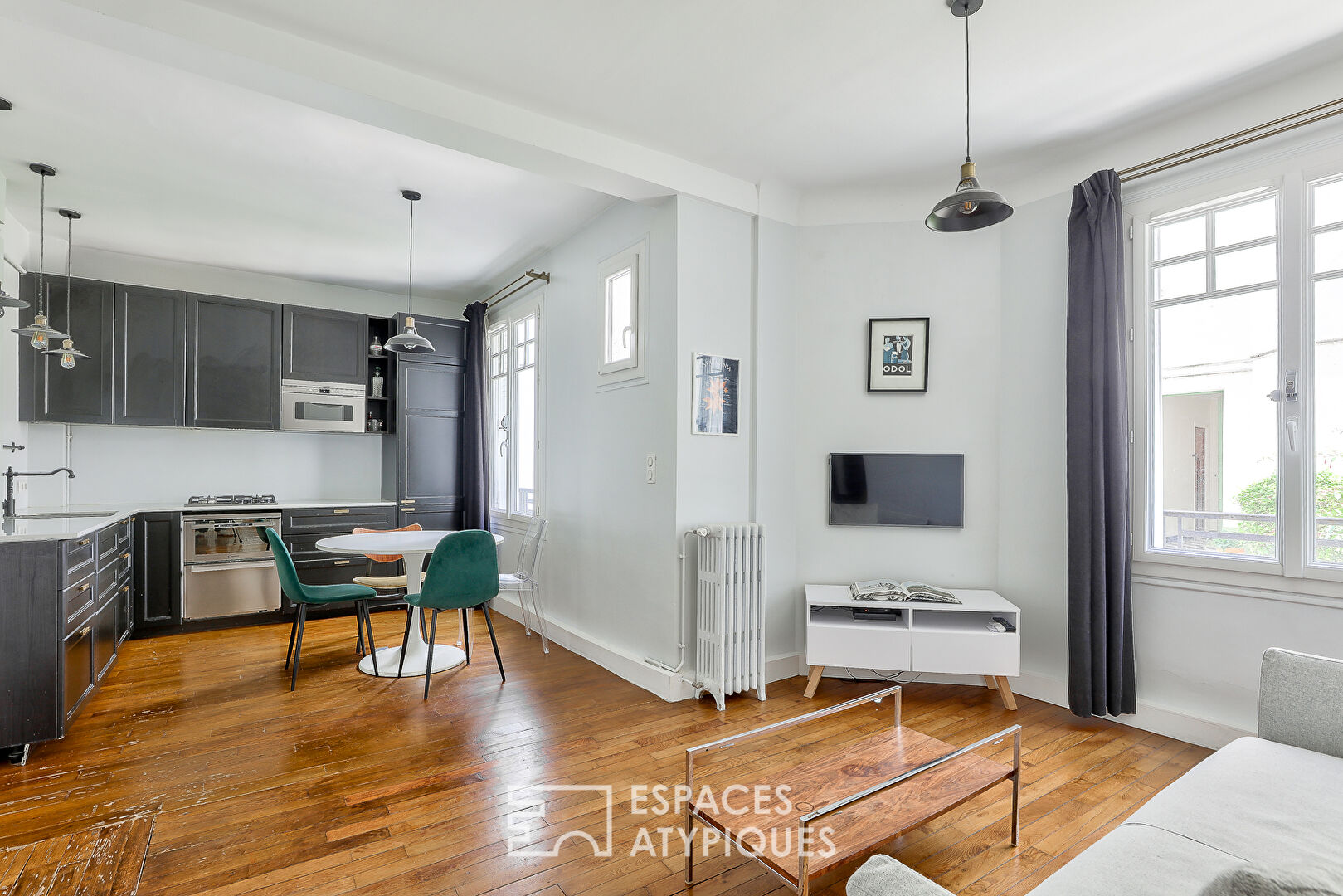 Two-room apartment at the foot of the Eiffel Tower and the Champs de Mars