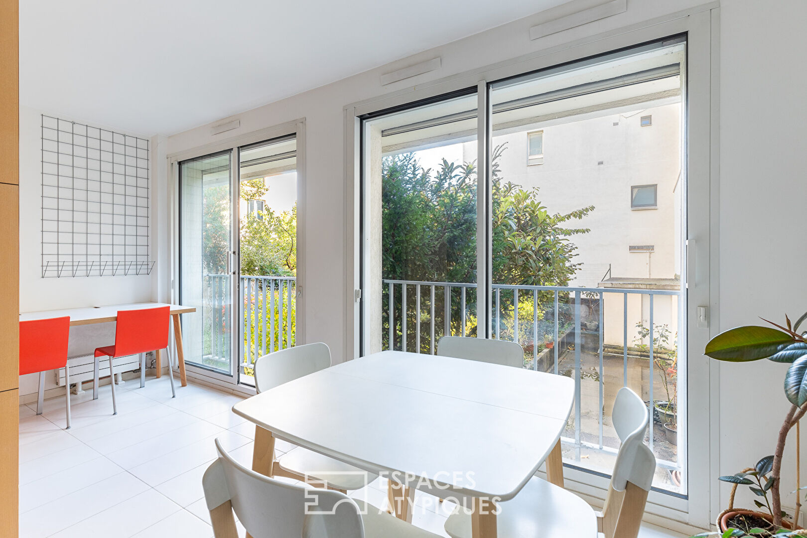 Appartement rénové avec vue sur jardin, rue des artistes