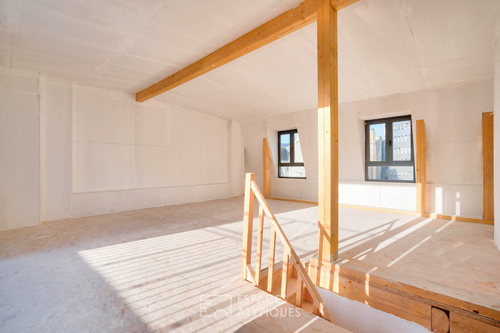 Loft en dernier étage à aménager