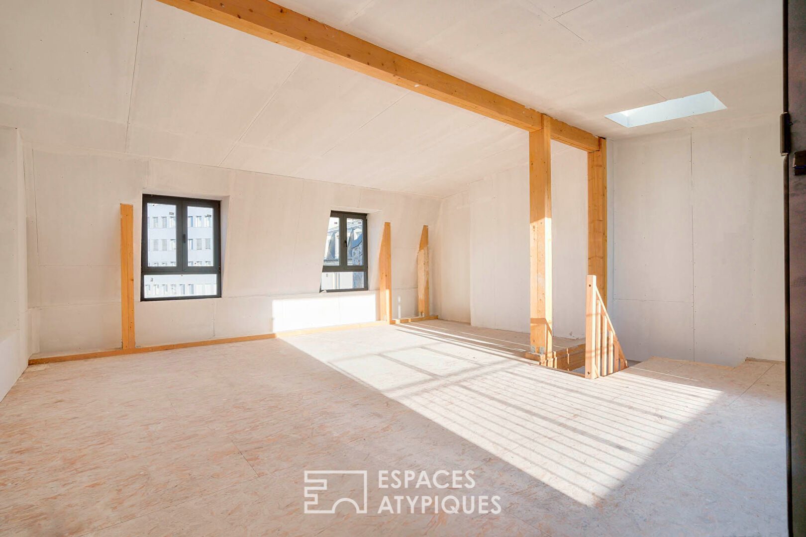 Loft en dernier étage à aménager