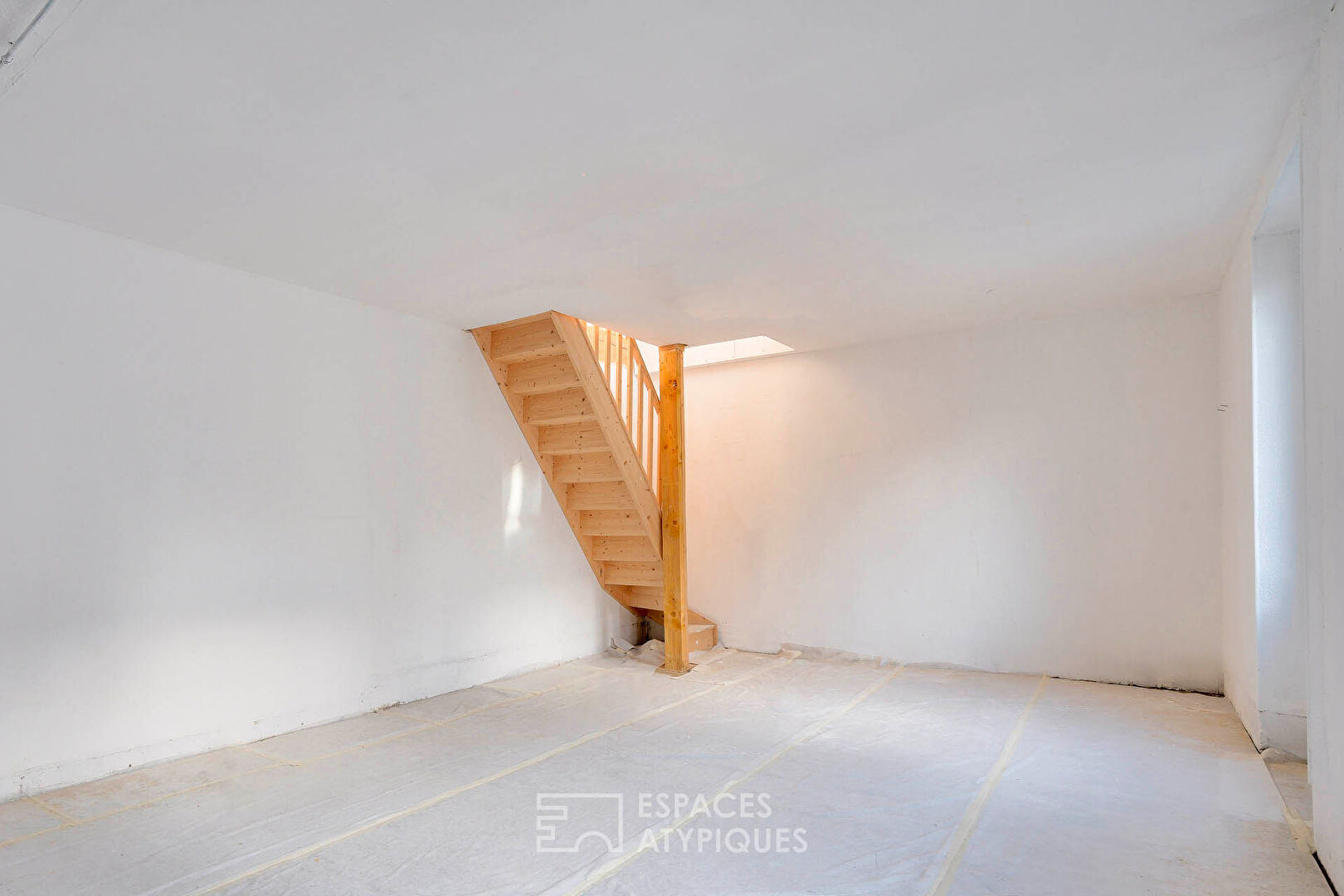 Loft en dernier étage à aménager