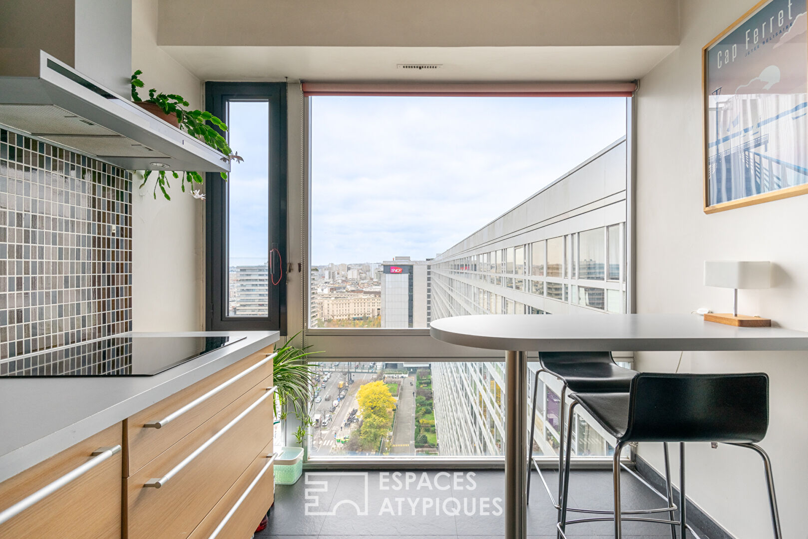 Renovated top floor with open view