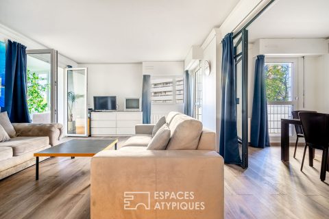 Appartement rénové en étage élevé avec balcon à proximité de la Seine