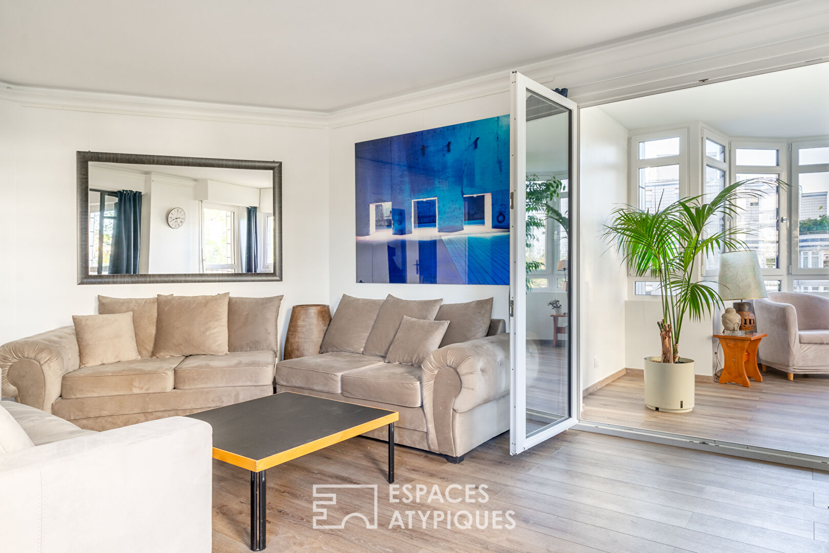 Appartement rénové en étage élevé avec balcon à proximité de la Seine