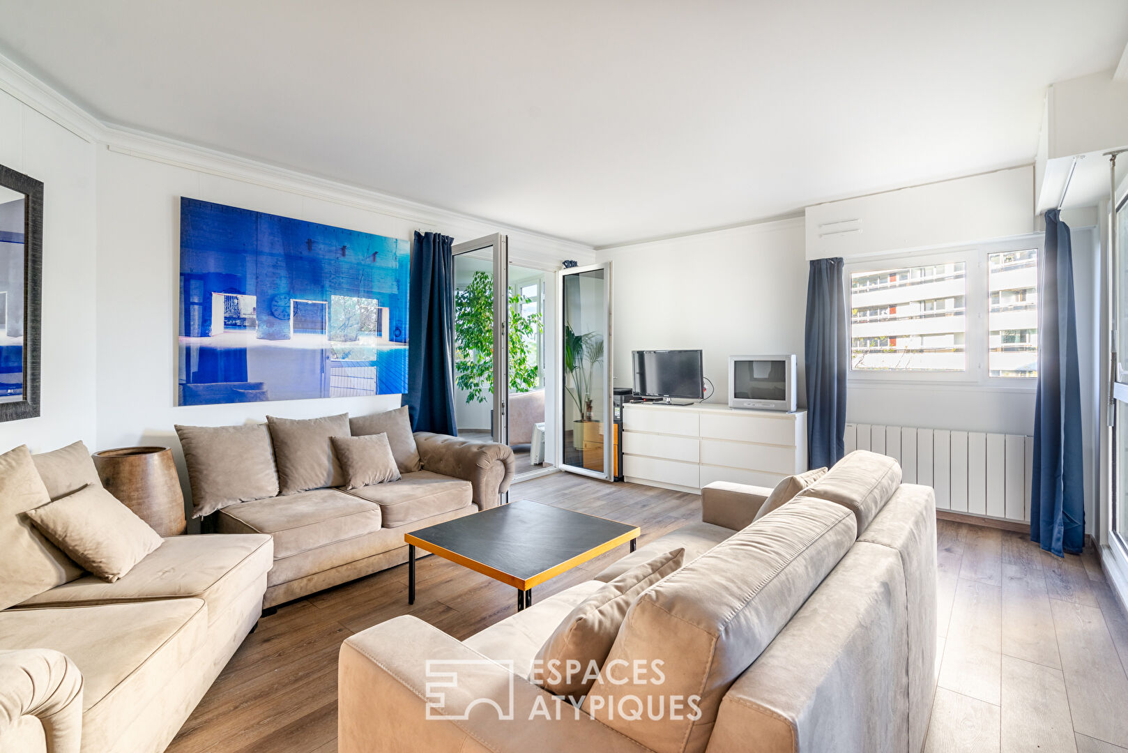 Appartement rénové en étage élevé avec balcon à proximité de la Seine