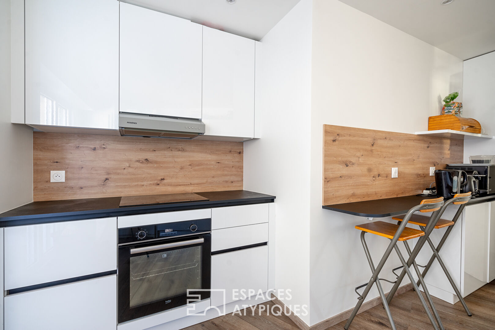 Appartement rénové en étage élevé avec balcon à proximité de la Seine