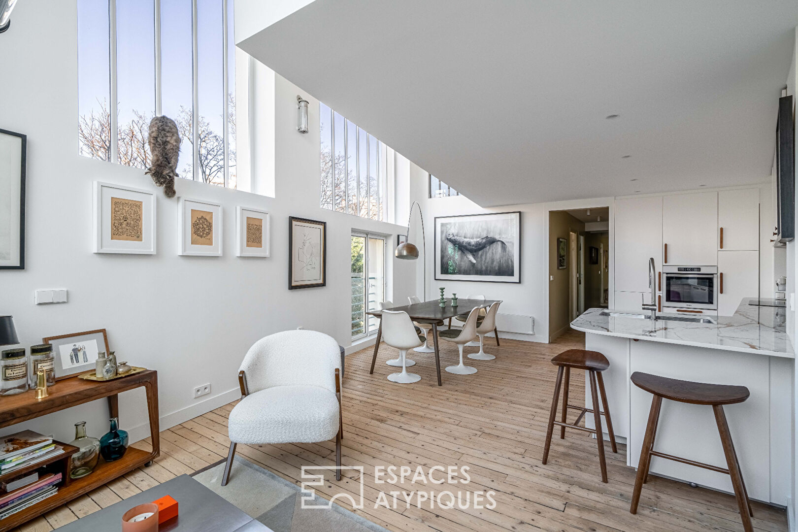 Renovated artist’s studio on a high floor with a view of the Coulée Verte