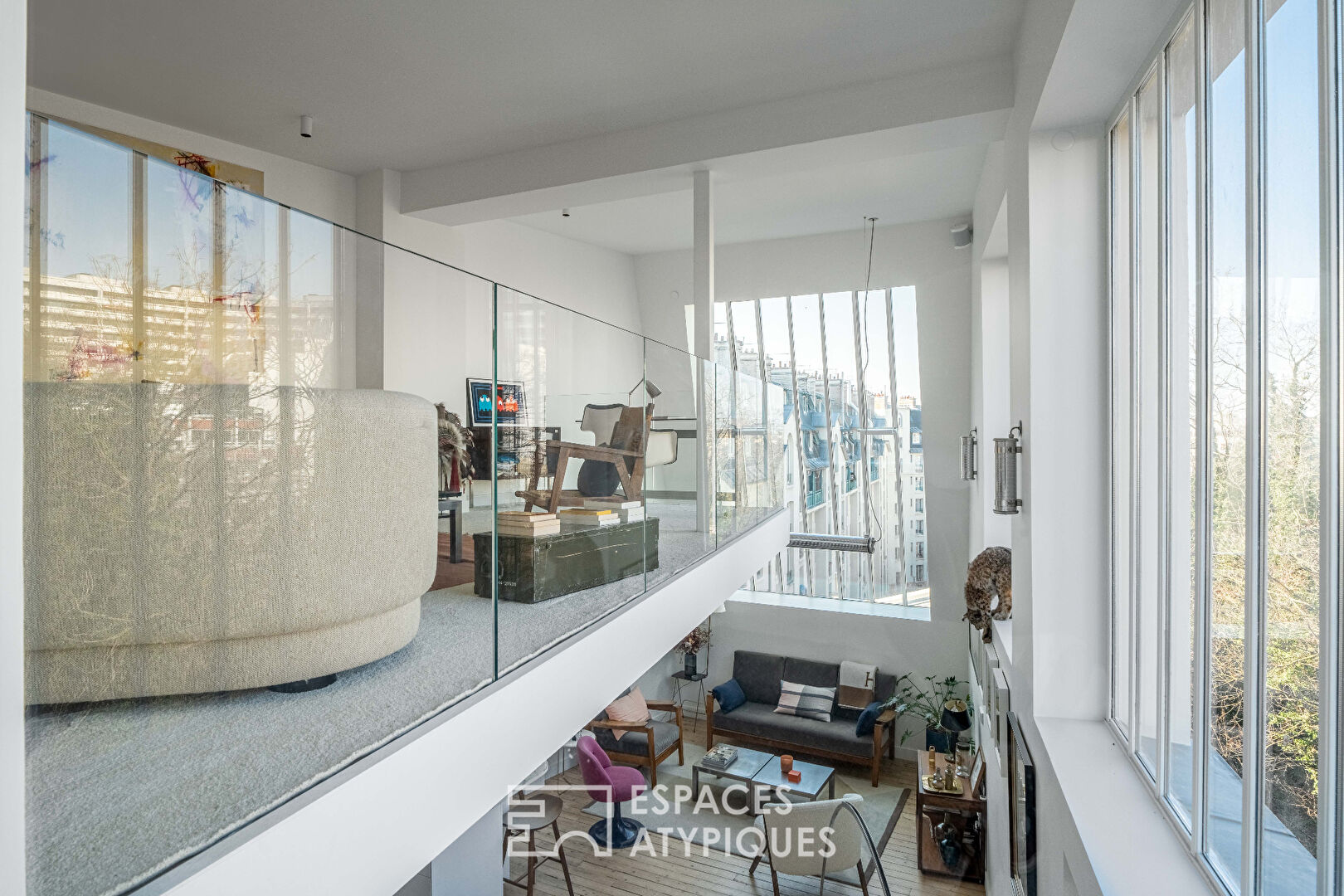 Renovated artist’s studio on a high floor with a view of the Coulée Verte