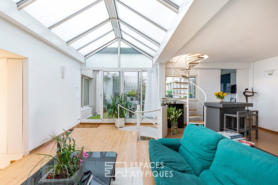 Loft dans un ancien atelier photo avec terrasses et piscine