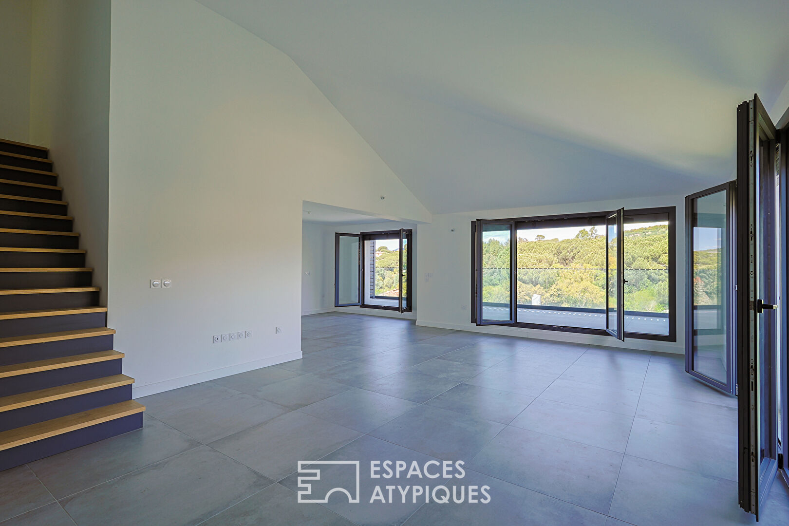 Duplex with terrace and open view