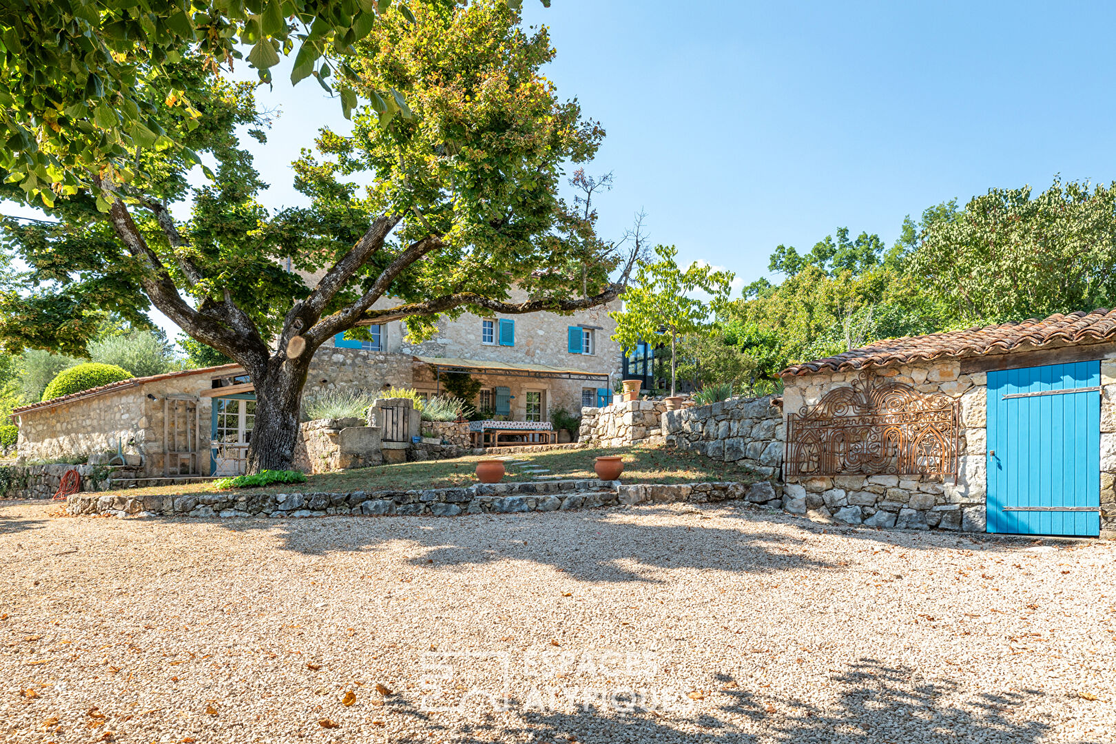 Former hunting lodge with a view of the mountains of the French Alps