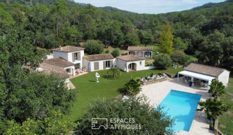 Villa dans son écrin de verdure et sa piscine xxl