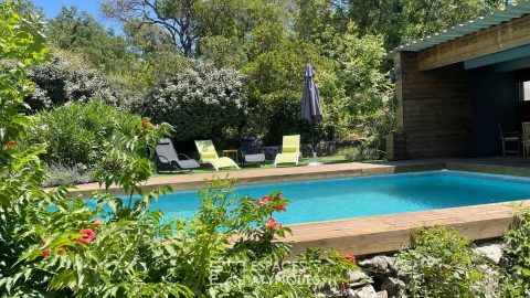 Architect’s house with outbuilding and swimming pool