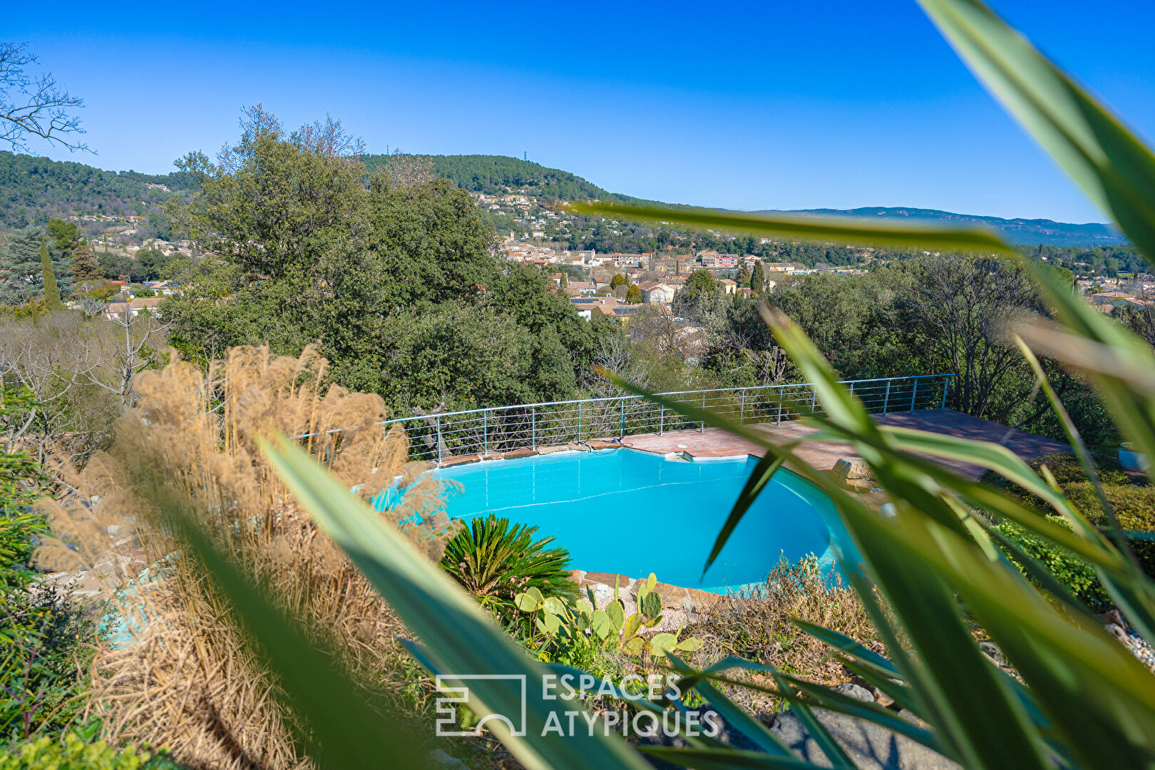 Villa avec vue panoramique et piscine