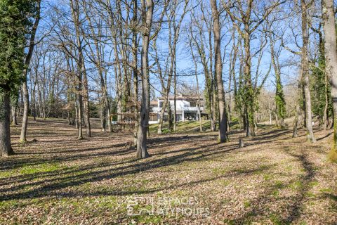 Maison d’architecte et son parc avec bois