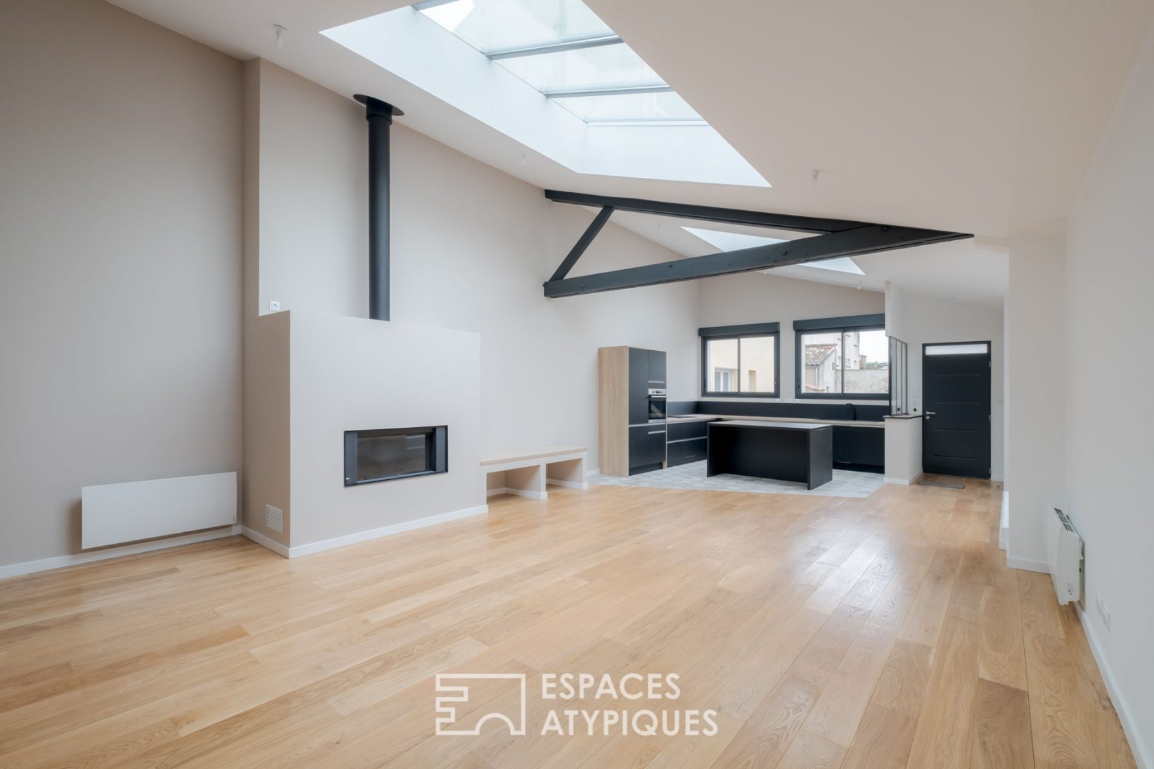 Loft contemporain avec patio à Barrière de Paris