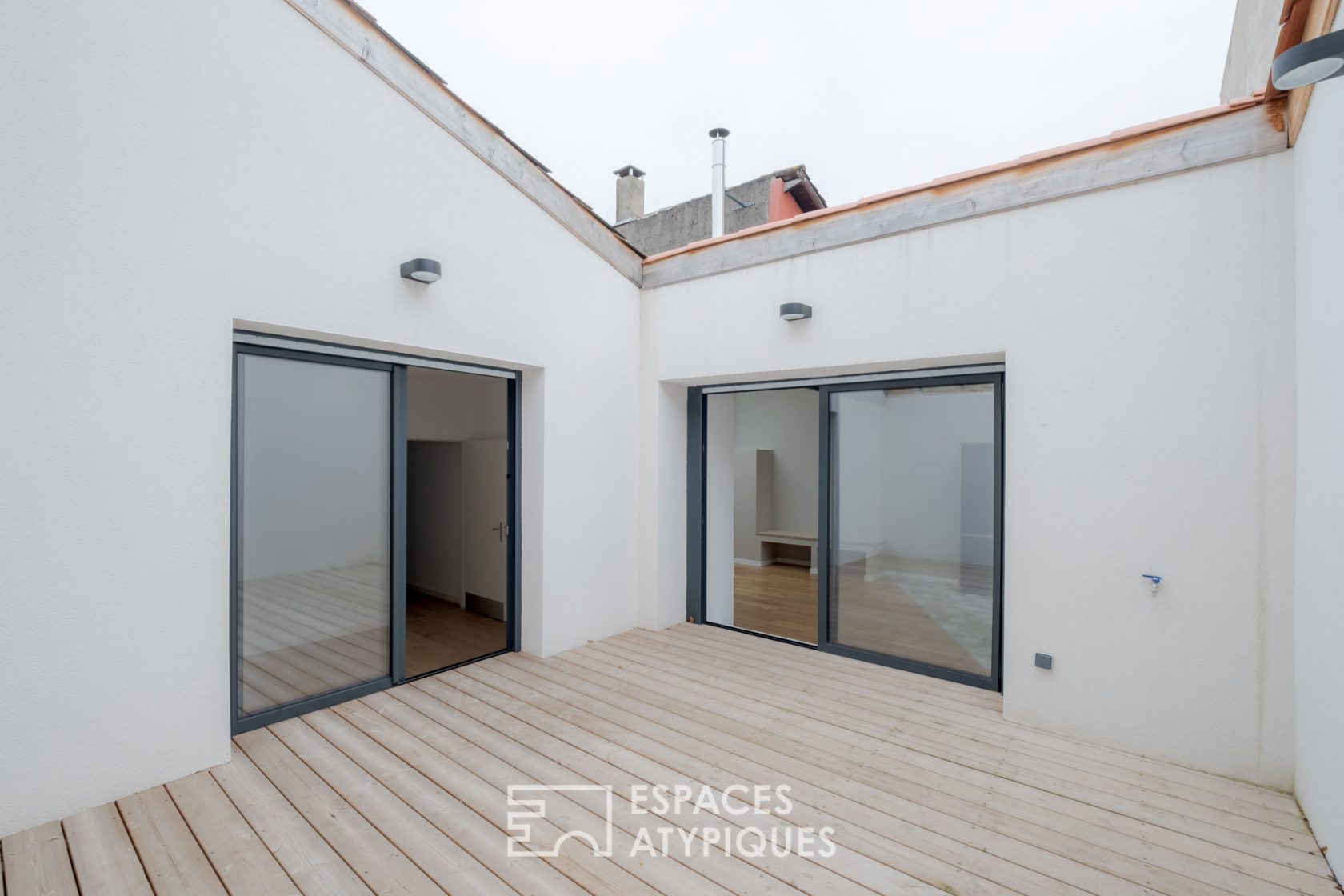 Loft contemporain avec patio à Barrière de Paris