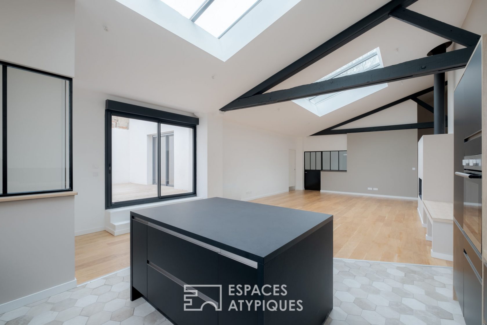 Loft contemporain avec patio à Barrière de Paris