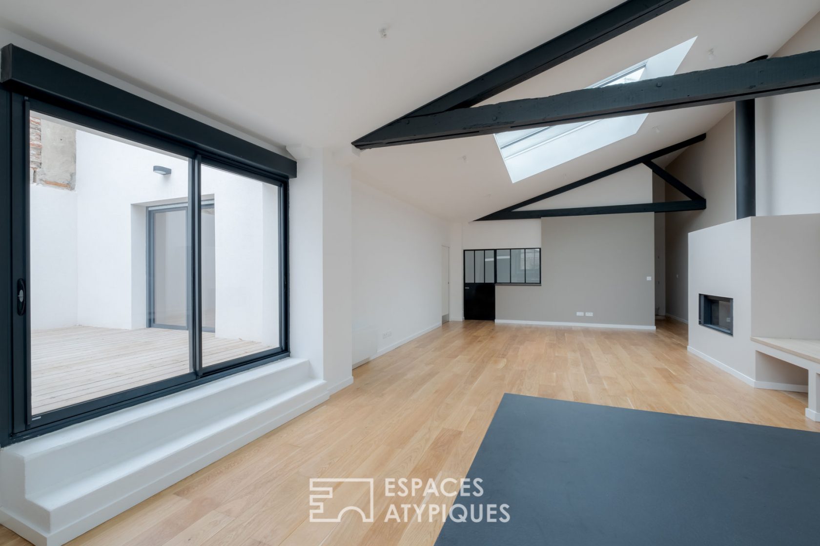 Loft contemporain avec patio à Barrière de Paris