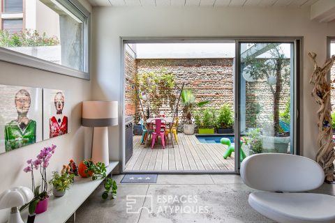 Workshop rehabilitated into a house with swimming pool in Toulouse