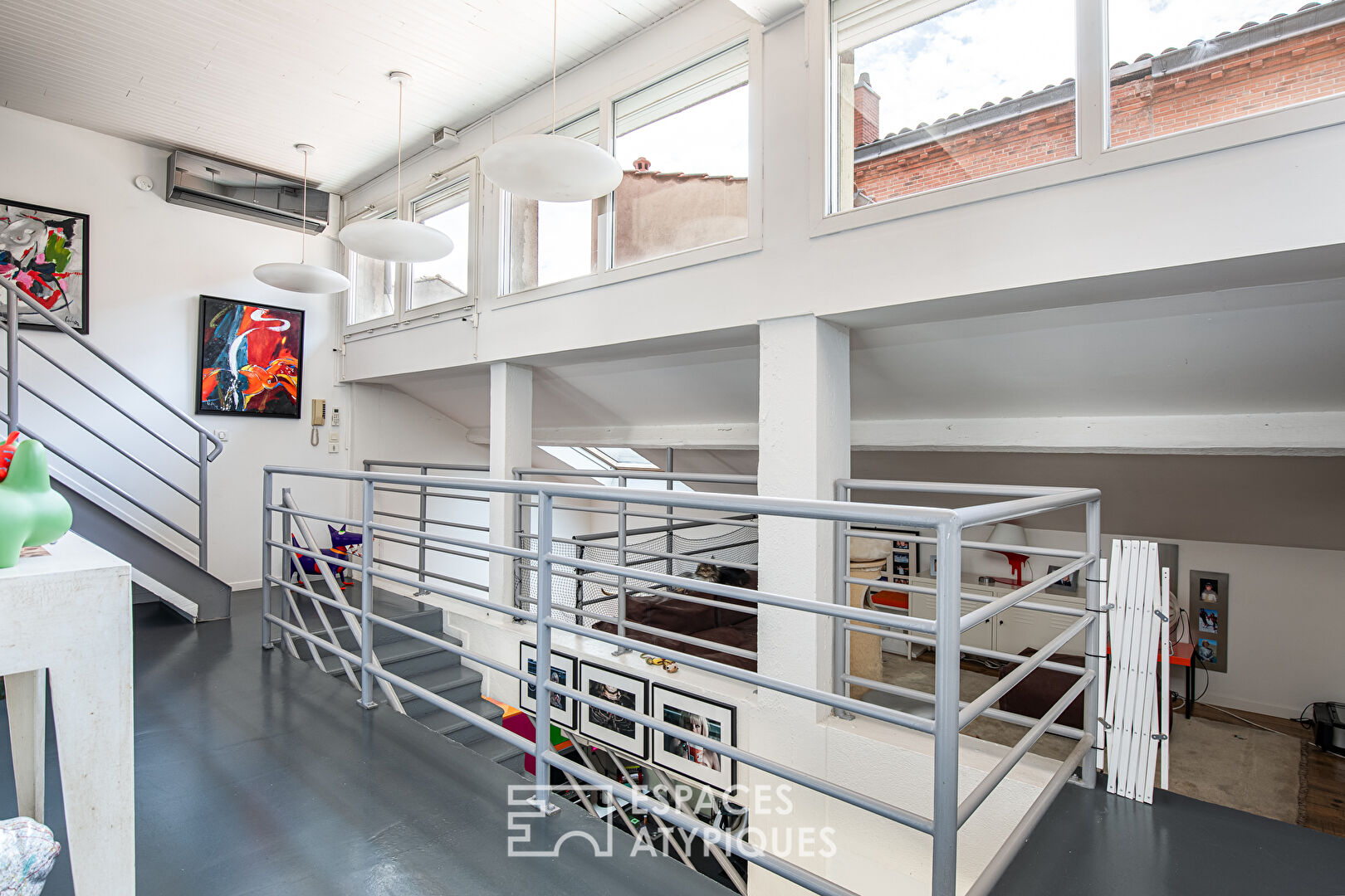 Workshop rehabilitated into a house with swimming pool in Toulouse