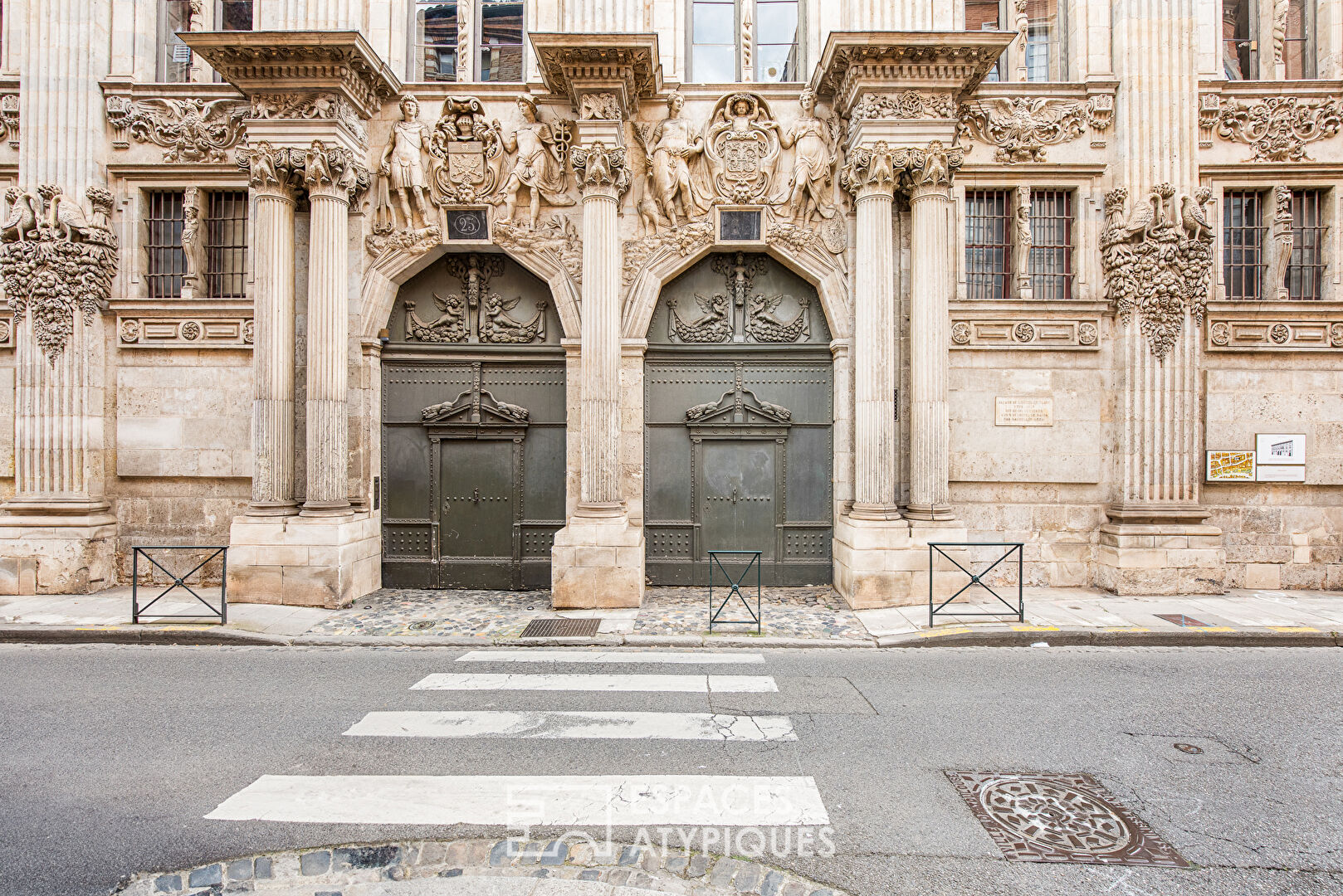 Ancien atelier réhabilité à L’Hôtel de Pierre et ses galeries à Toulouse