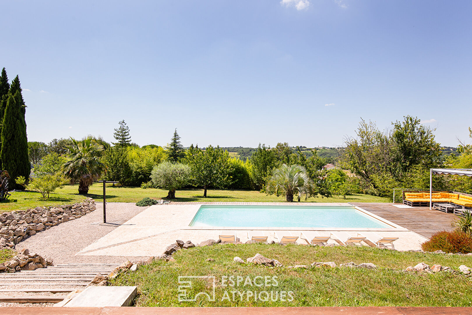 Renovated Lauragaise with view and swimming pool south of Toulouse