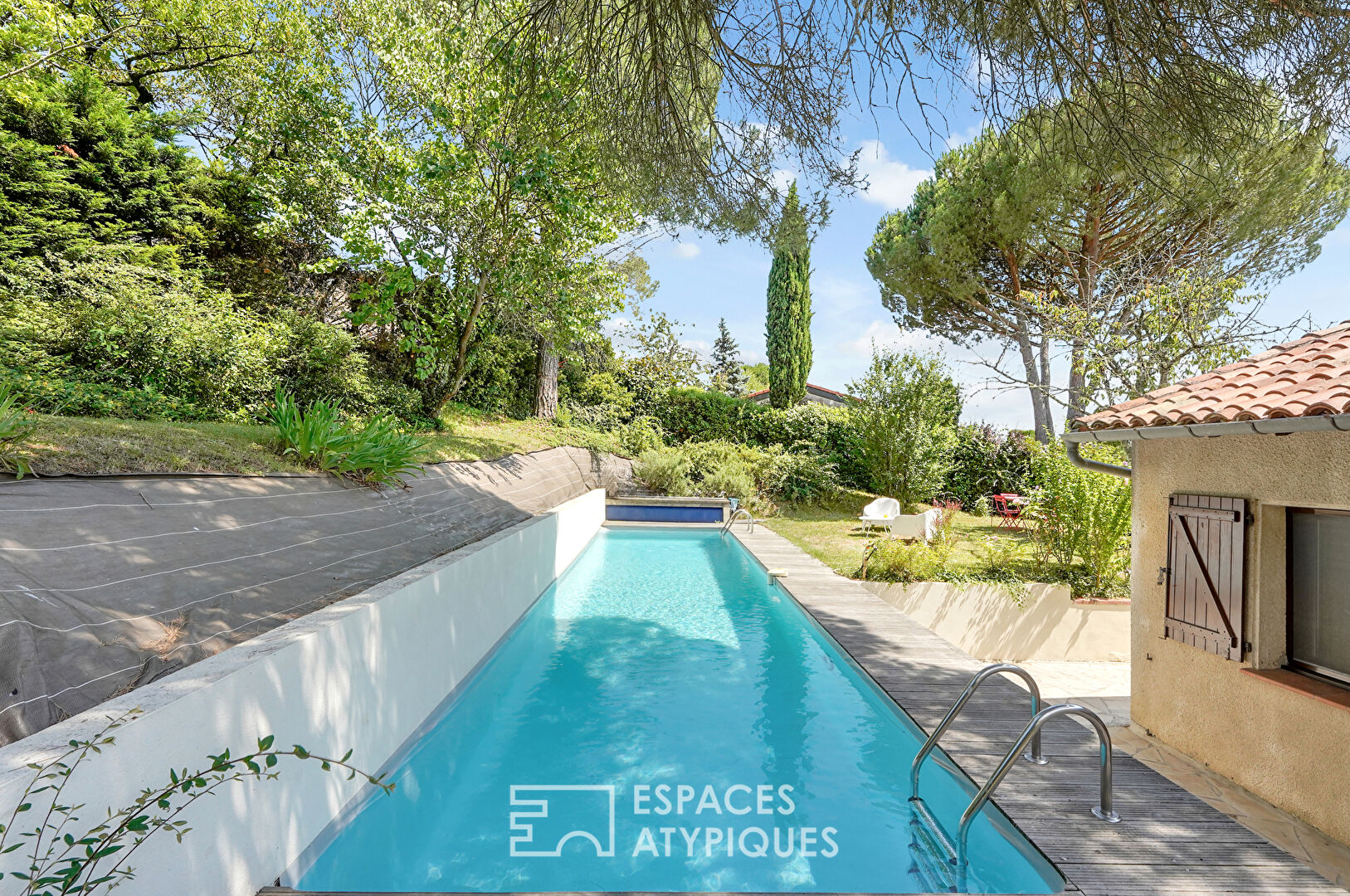 Renovated house with swimming pool and view in Montrabé