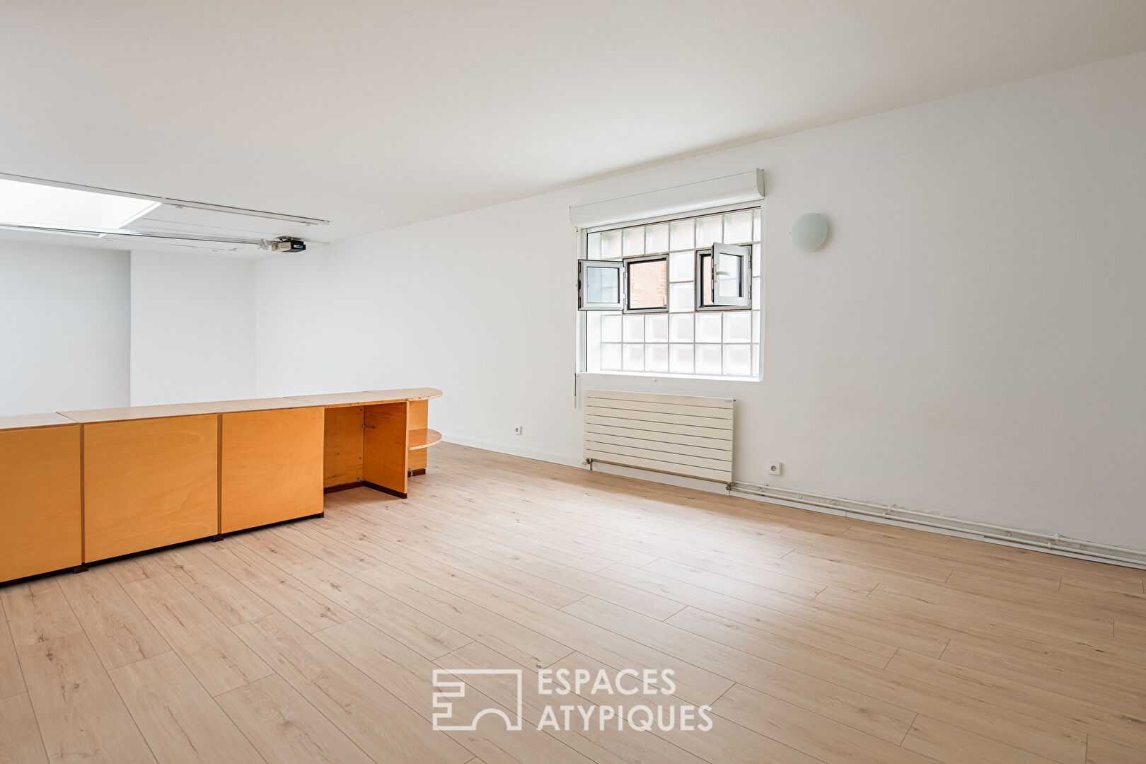 Loft with terrace in Place Dupuy area