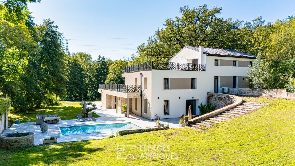 Moulin contemporain avec piscine dans son parc