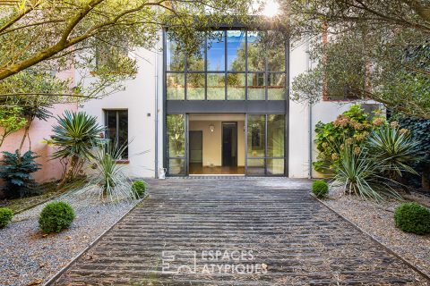 Renovated townhouse with garden and garage