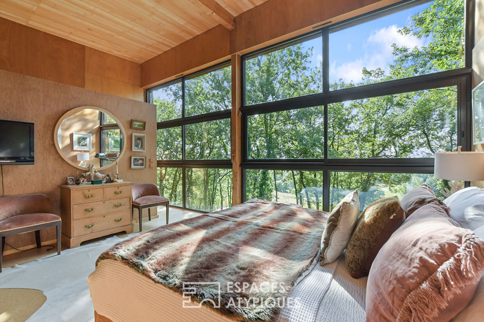 Architect’s house in the woods in Auch