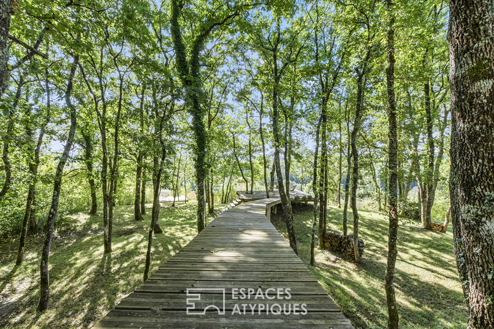 Architect’s house in the woods in Auch