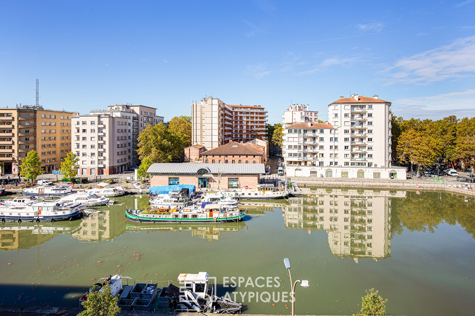 Renovated top floor apartment with view – Port Saint-Sauveur